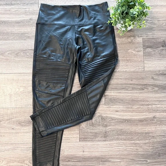 7 For All Mankind Black Faux Leather Moto Leggings NWOT Size L - Picture 9 of 16